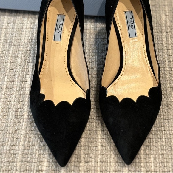 Prada black suede scalloped heels - Picture 1 of 4